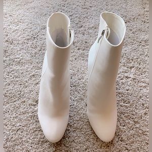 Women’s PrettyLittleThing White Heeled Boots. Size 6.  New, never worn.
